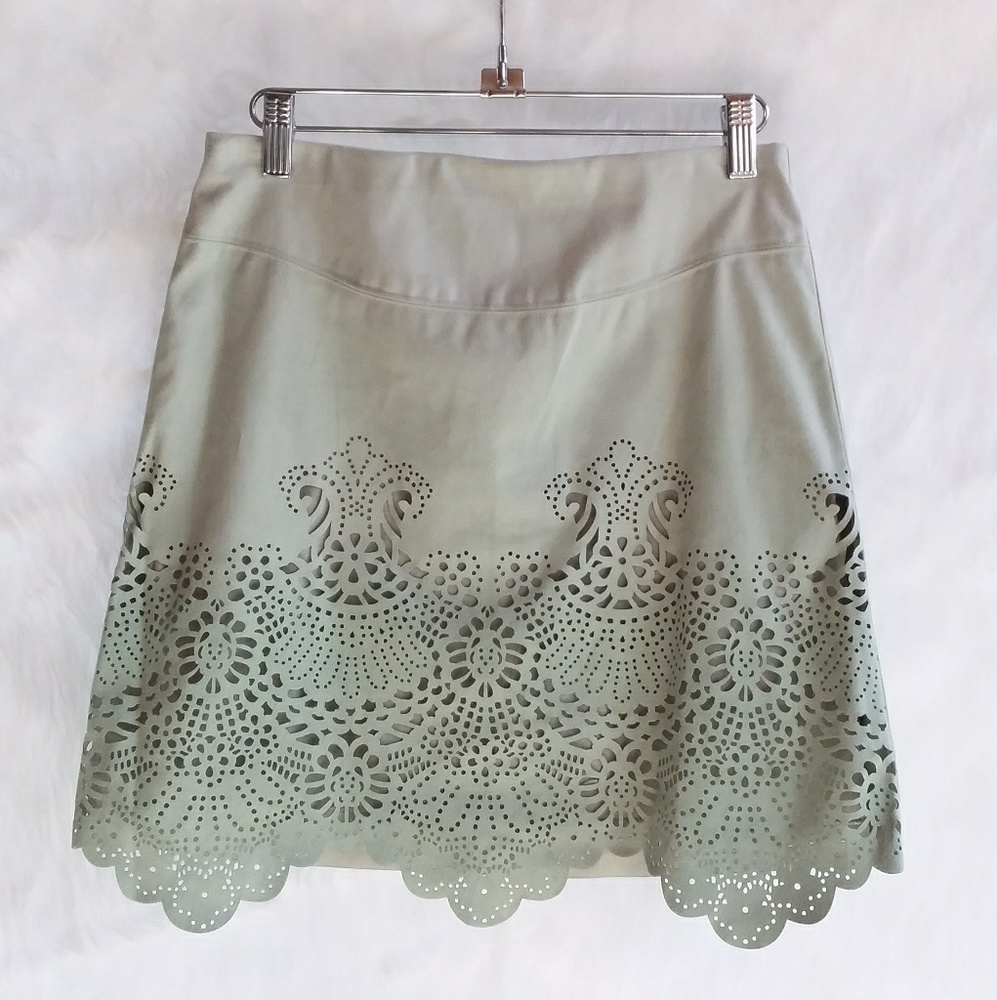 LIBERTY GARDEN LASER CUT FAUX SUEDE MINI SKIRT PISTACHIO GREEN SMALL NWT